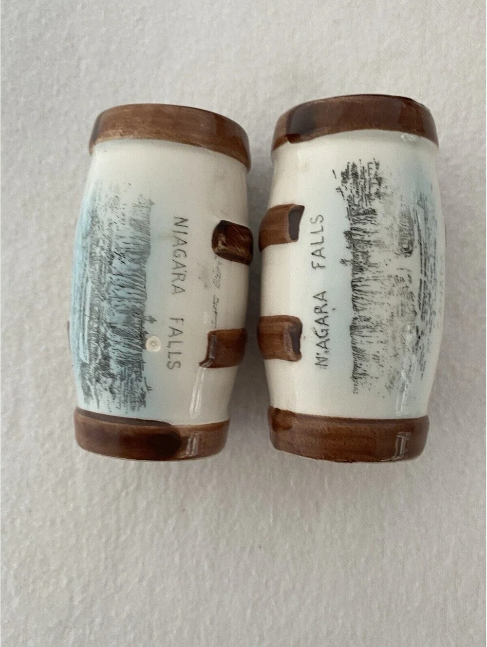 Vintage 1950s Salt & Pepper Shakers- Niagara Falls Canada- Barrels- Japan ~ 3”